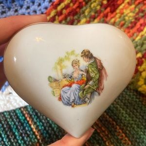 Vintage Heart Trinket Box - Romantic Sweetheart Couple Imagery
